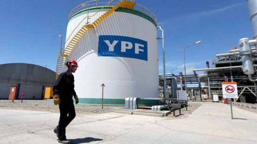 YPF congela temporalmente sus contratos en dlares con proveedores para evitar desacople financiero