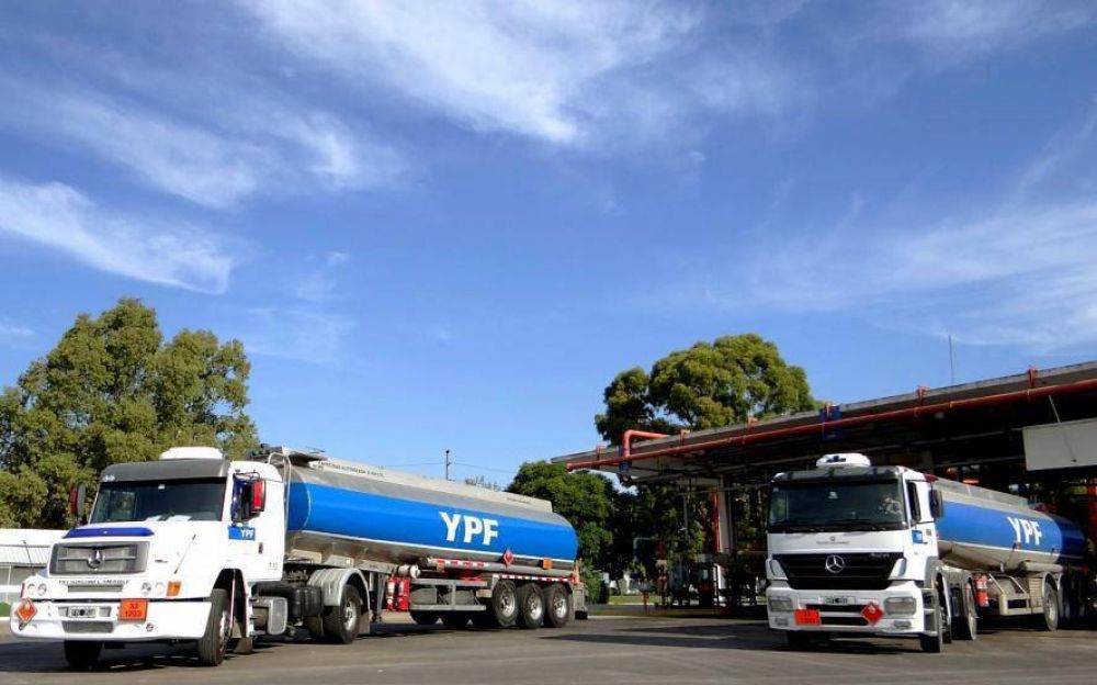 Estaciones de servicio acusan a YPF y Axion de provocar desabastecimiento de combustibles
