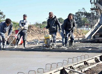 Hasta las manos: obras paralizadas por falta de pago y fondos que no aparecen