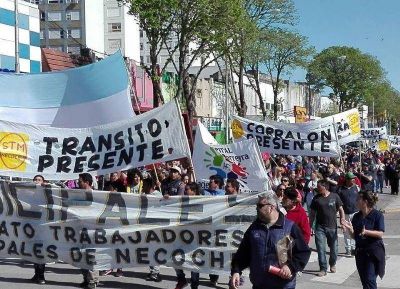 Calientes como pipa: trabajadores denuncian que hay �oquis en la Municipalidad