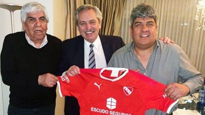 Moyano estrecha lazos con Alberto en busca de un lugar estrat�gico en un futuro gobierno