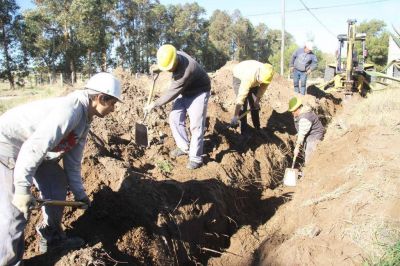 Comenz� la ampliaci�n de la obra de agua, en Claromec�
