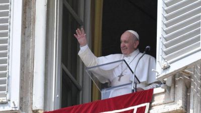 �ngelus del Papa: �La carrera hacia los primeros lugares arruina la fraternidad�