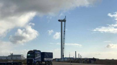 Levantan el primer molino del Parque E�lico de Necochea