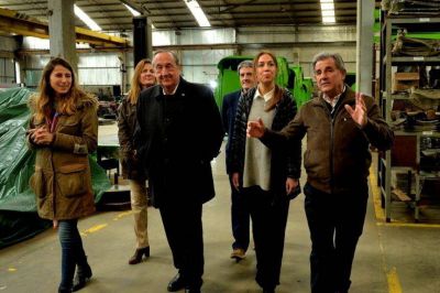 Vidal vuelve a marcar diferencia de Macri y se re�ne con industriales