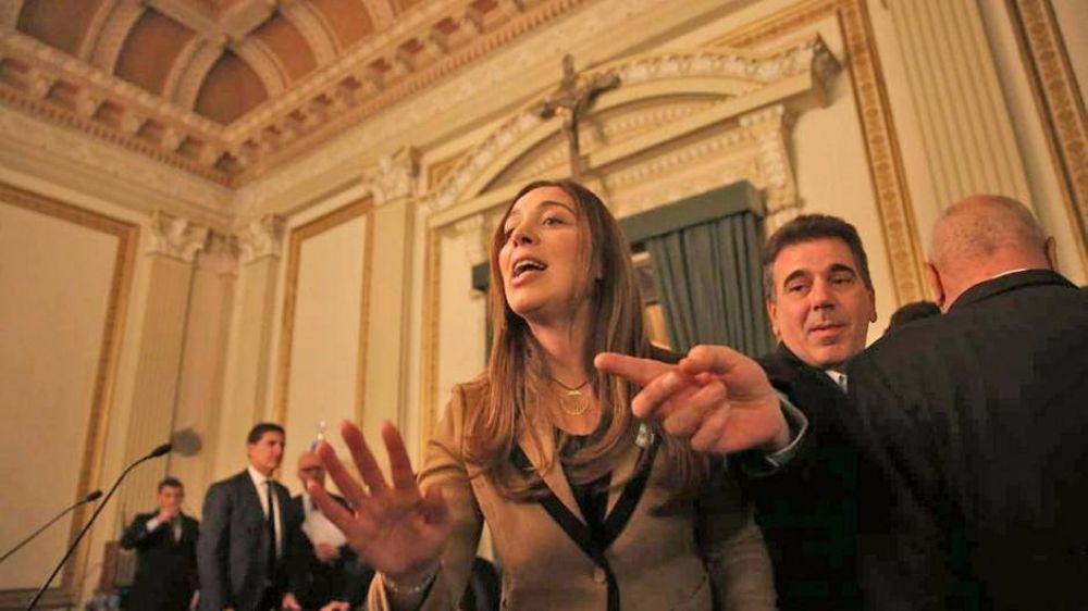 En silencio, Vidal suma paliativos para la crisis, pero congela un paquete de emergencia