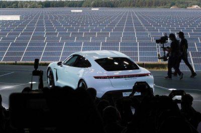 El auto el�ctrico de Porsche: con 5 minutos enchufado puede andar 100 kil�metros