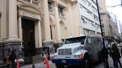 Aminoraron la baja de reservas y la salida de d�lares de los bancos