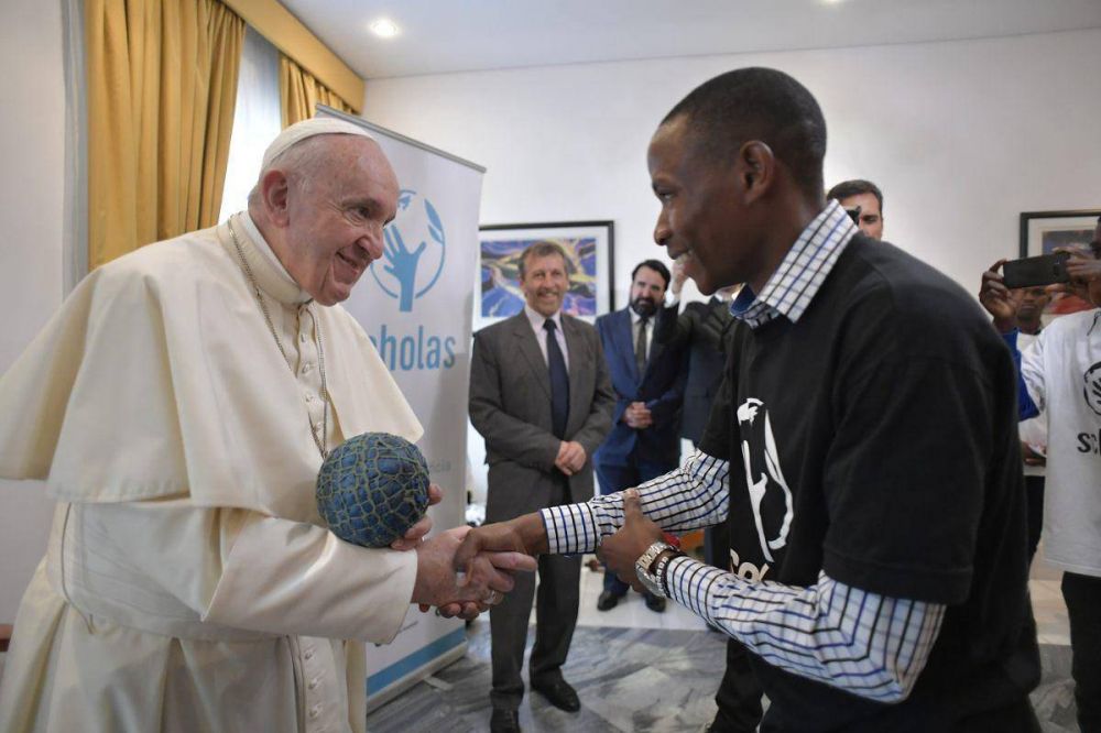 Eusebio y Mutola, ejemplos del Papa a los jvenes en Mozambique