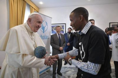 Eusebio y Mutola, ejemplos del Papa a los j�venes en Mozambique