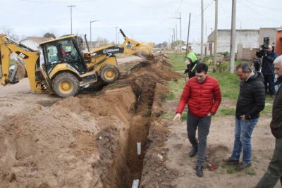 Una obra esperada desde 2011: Finalizaron conexi�n de cloacas en 566 entre 523 y 527