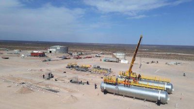 YPF y Petronas construyen una planta para tratar crudo en Vaca Muerta