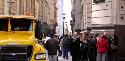 Desde las PASO, la gente sac� de los bancos el 25% de los dep�sitos en d�lares