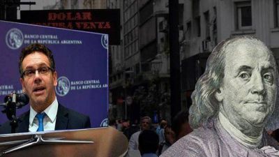 D�lar post cepo: Sandleris lo controla, pero avanza el 