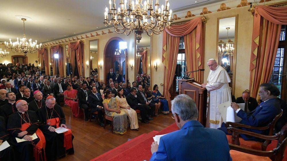 Papa a autoridades de Mauricio: sean defensores de la cultura del encuentro