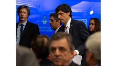 Para el Gobierno, la inflaci�n terminar� el a�o en 53% y la econom�a caer� 2,6%