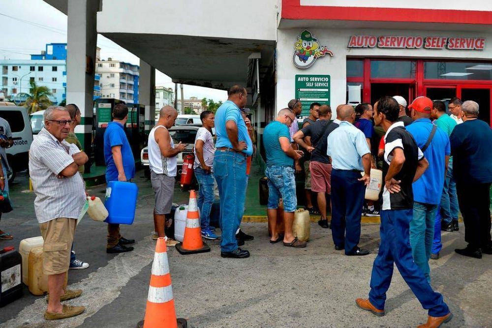 Sin petrleo, Cuba inicia apagones y raciona los alimentos