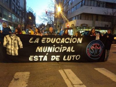 Docentes municipales se manifestaron en el centro