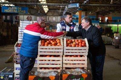 Pulti garantiz� su apoyo para frenar los cierres de comercios de frutas y verduras