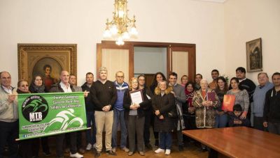 Consolidando su respaldo hacia las instituciones, el Intendente entreg� dos nuevas Personer�as Jur�dicas