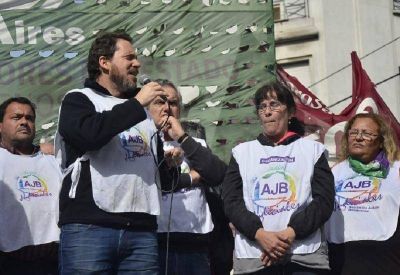 Fuerte rechazo gremial al bono de 3000 pesos que pagar� Vidal