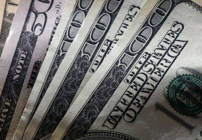 El d�lar cerr� casi estable a $58,44, mientras que el CCL super� los $70 y la brecha se acerc� al 30%