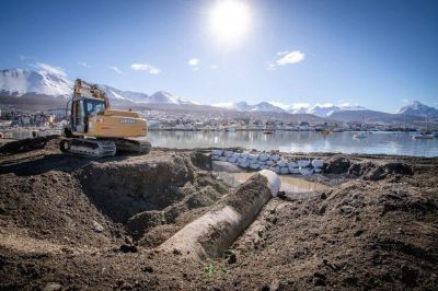 Se realizan las obras de alcantarillado para el saneamiento de Bah�a Encerrada
