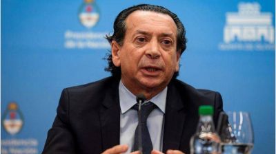 Para Sica, el bono a privados 
