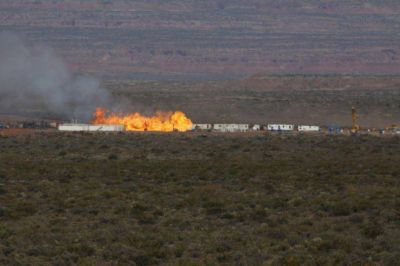 Llegaron especialistas extranjeros para apagar el incendio en el pozo de YPF