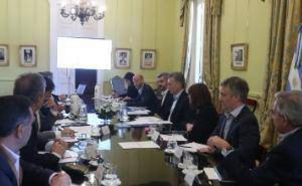 Congelamiento de naftas en peligro: llega a 40% el atraso de los combustibles
