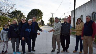 El intendente Harispe inaugur� m�s cuadras de pavimento