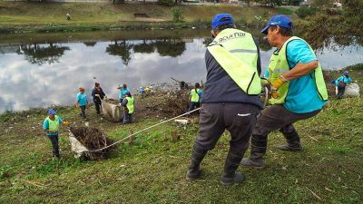 Operativo comunitario de limpieza del Riachuelo en Lanpus y Lomas