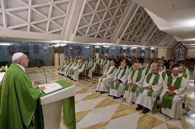 Santa Marta: El ministerio ordenado es un don, �no es un pacto de trabajo�