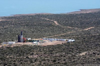 YPF contin�a con las tareas de contenci�n y monitoreo del pozo en Loma La Lata