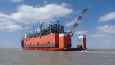 Obreros Navales se oponen a la construcción de barcazas de YPF en Paraguay