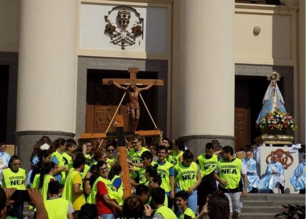 Ms de 250 mil jvenes peregrinan a la Virgen de Itat y se comprometen a cuidar la vida