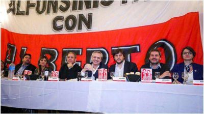 Alberto Fern�ndez record� an�cdotas con Ra�l Alfons�n y sum� el apoyo de radicales