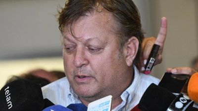 Se profundiza la desregulaci�n aerocomercial y los pilotos lanzan un plan de lucha pero les fracturan el gremio