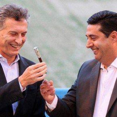 Marcos Peña recibió a Daniel Angelici en Casa Rosada para analizar la campaña en Boca