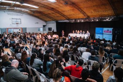 Encuentro entre candidatos y estudiantes de secundario