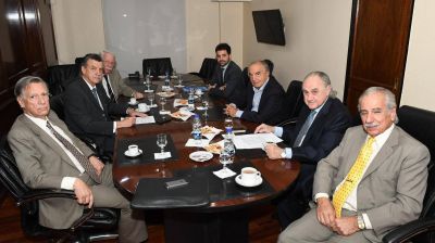 Cavalieri acord� que los 5 mil pesos se pagar�n en 5 cuotas y se asegur� 450 millones para la obra social