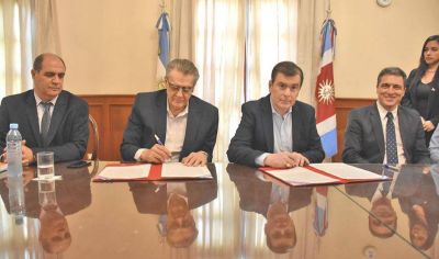 Firman convenio para la construcci�n de obras h�dricas en el departamento Belgrano