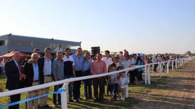 El intendente Etchevarren celebr� la re apertura del hip�dromo de Dolores