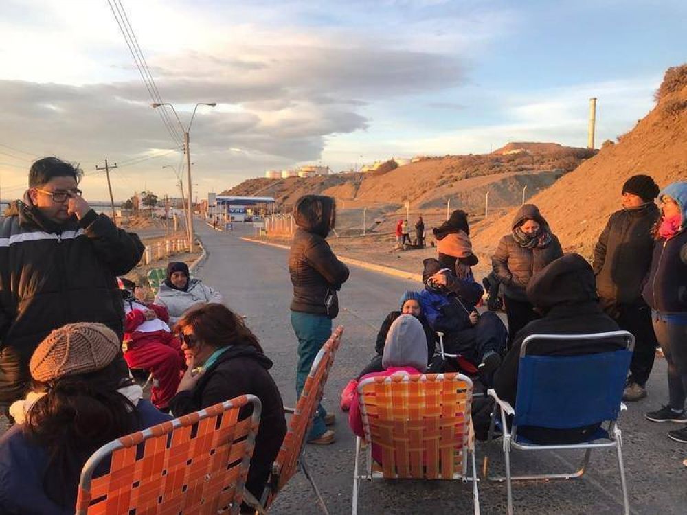 Conflicto en Chubut: los docentes levantaron el bloqueo a la planta de YPF