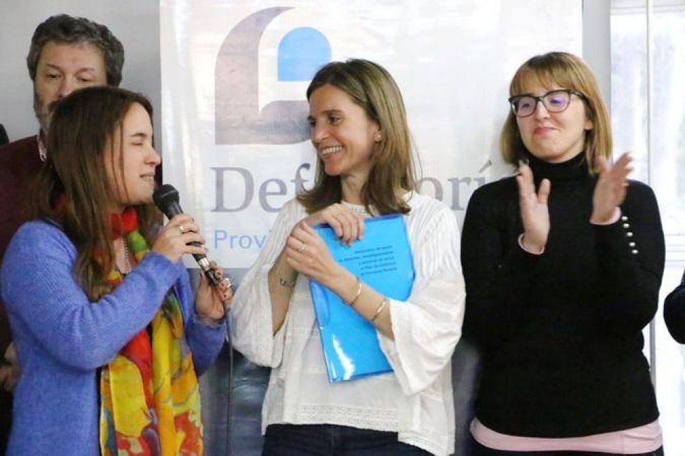 Integrantes de la comunidad cient�fica y universitaria le dieron su respaldo a Raverta