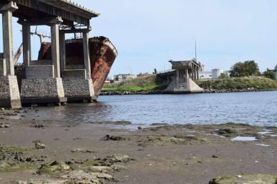 Reconstrucci�n del Puente Ezcurra: Se avanza en la remoci�n del buque encallado