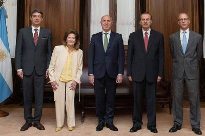 La Corte volte� los decretos de Macri y obliga al gobierno a compensar a las provincias por la quita del IVA y ganancias