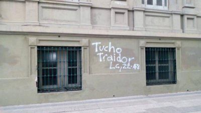 Por la postura de 