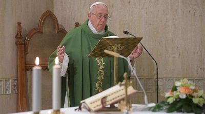 El Papa pide que la Palabra de Dios �no entre por una oreja y salga por otra�