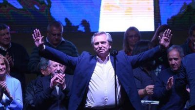 Alberto Fern�ndez recibi� un fuerte apoyo del sindicalismo y realiz� duras cr�ticas a los bancos